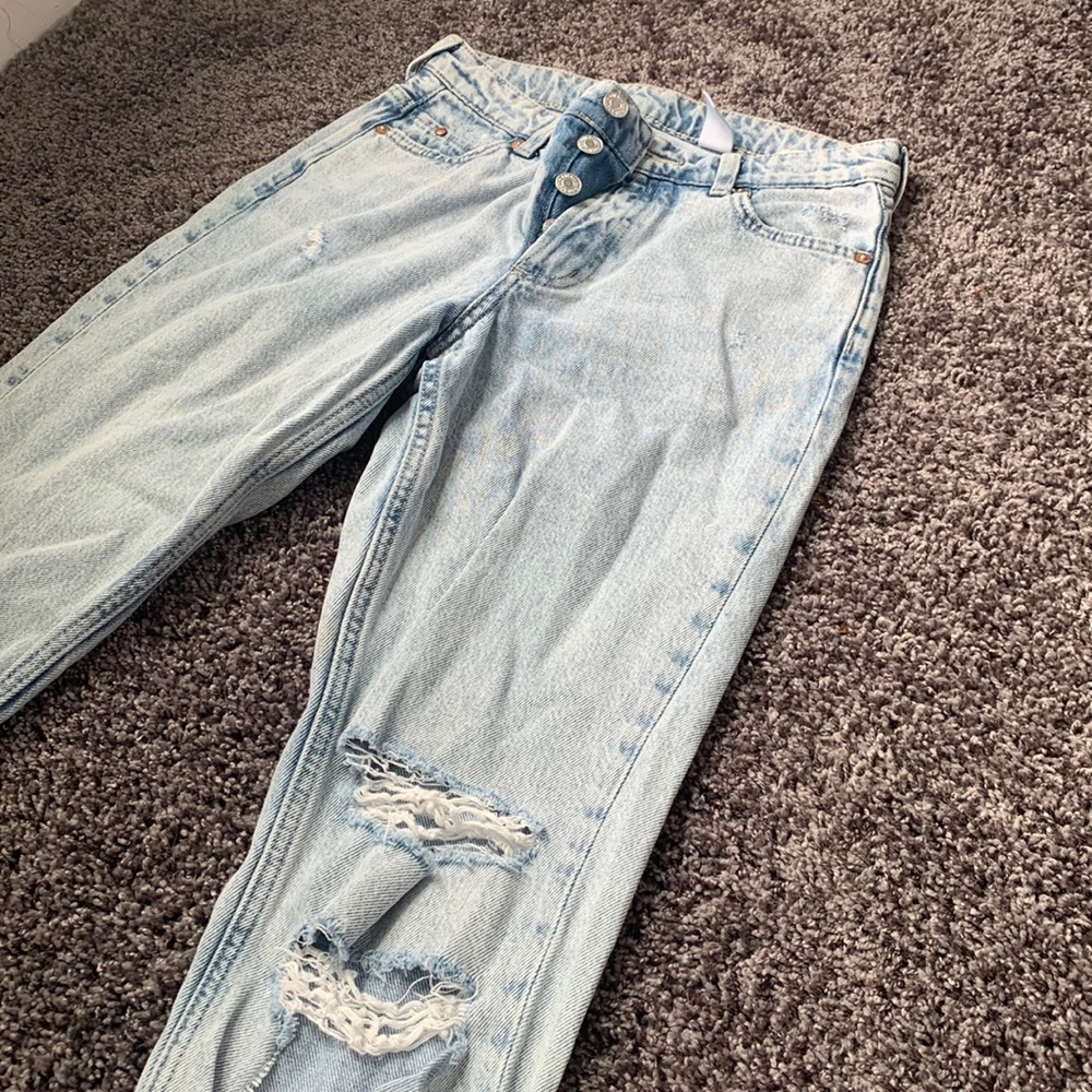 H&M LOW WAISTED BOYFRIEND RIPPED JEANS